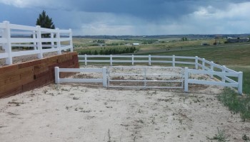 Vinyl - 2R _ 3R ranch rail (white) w_ pipe frame gate